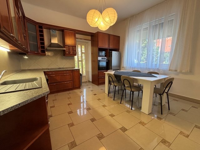 Kiadó téglalakás, albérlet, Pécsett 250 E Ft / hó, 4 szobás