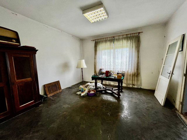 Kiadó ipari ingatlan, Pécsett 600 E Ft / hó, 3 szobás