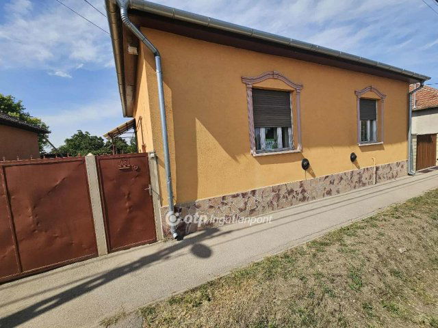 Eladó családi ház, Szajolon 38.5 M Ft, 3+1 szobás