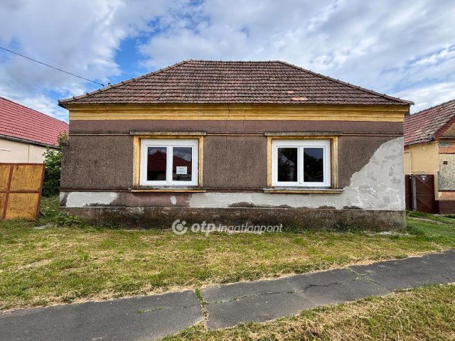 Eladó családi ház, Várkeszőn 8.9 M Ft, 3 szobás