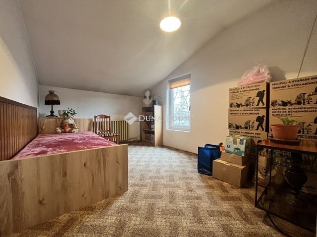 Eladó családi ház, Budapesten, IV. kerületben 143.5 M Ft