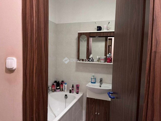 Eladó téglalakás, Székesfehérvárott 79 M Ft, 3 szobás