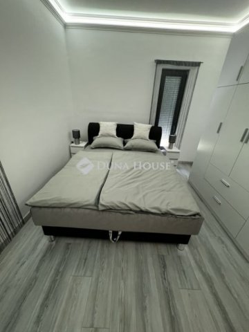 Eladó családi ház, Pócsmegyeren 94.9 M Ft, 3 szobás