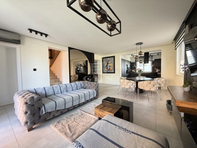 Eladó családi ház, Székesfehérvárott 179 M Ft, 5 szobás