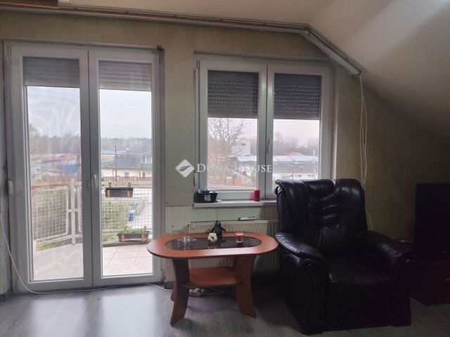 Eladó családi ház, Dunaharasztin 109.9 M Ft, 7 szobás