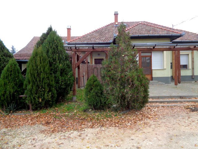 Eladó családi ház, Tiszajenőn 40 M Ft, 3 szobás