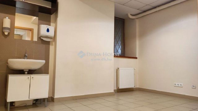 Eladó üzlethelyiség, Budapesten, VI. kerületben 190 M Ft