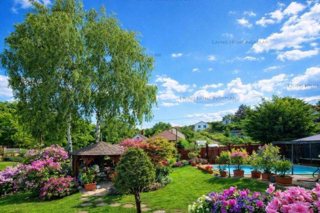 Eladó családi ház, Solymáron 249.9 M Ft, 6+2 szobás