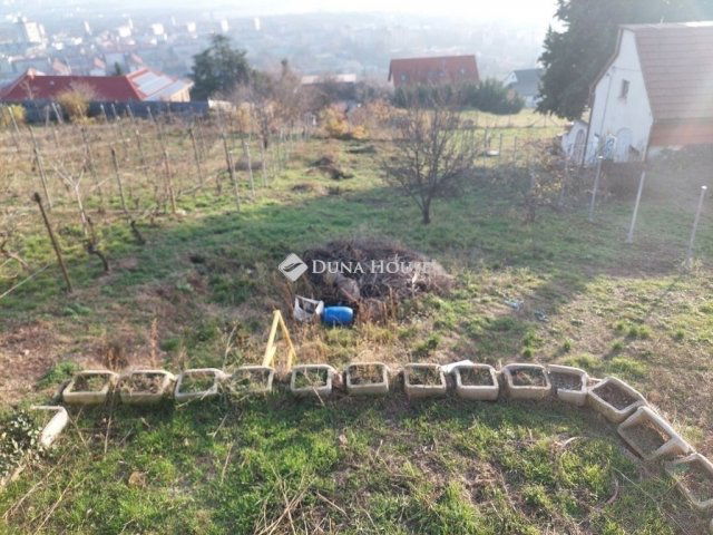 Eladó családi ház, Pécsett 49.9 M Ft, 2 szobás