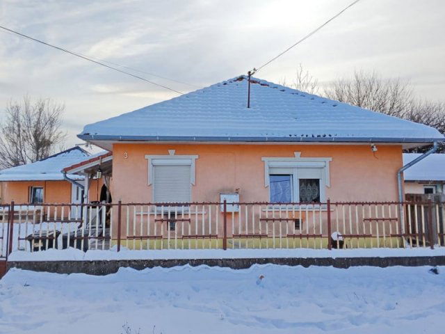 Eladó családi ház, Pilisen 48 M Ft, 2 szobás