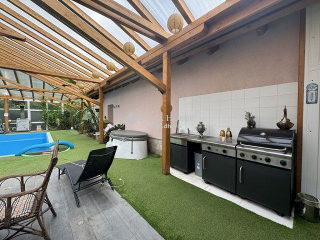 Eladó családi ház, Budajenőn 950 M Ft, 5 szobás