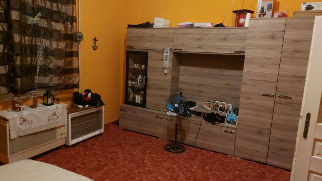 Eladó családi ház, Almáskamaráson 10 M Ft, 4 szobás