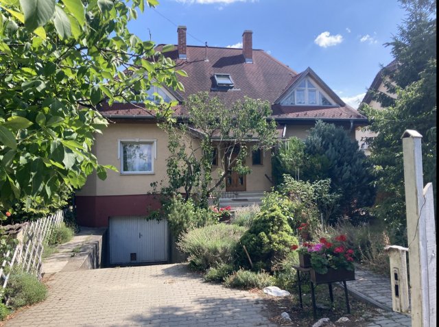 Eladó családi ház, Kistarcsán 149.9 M Ft, 5 szobás