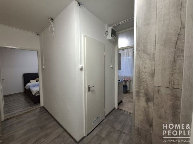 Eladó téglalakás, Szegeden 48.4 M Ft, 2 szobás