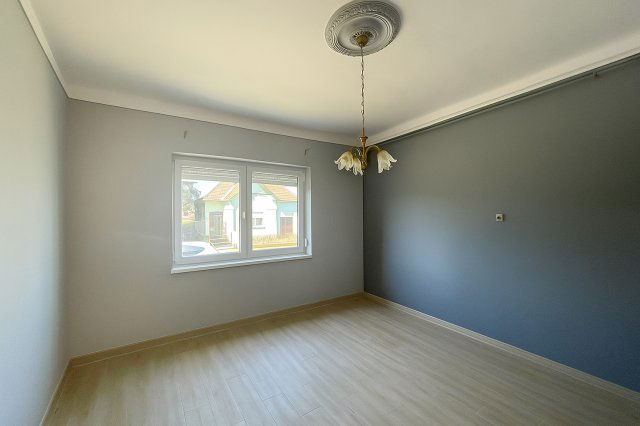 Eladó családi ház, Dombóváron 22.5 M Ft, 2 szobás