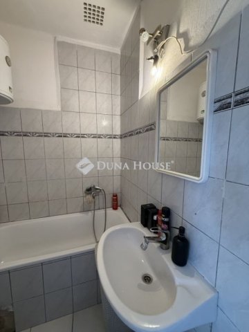 Eladó családi ház, Pécsett 49 M Ft, 3 szobás