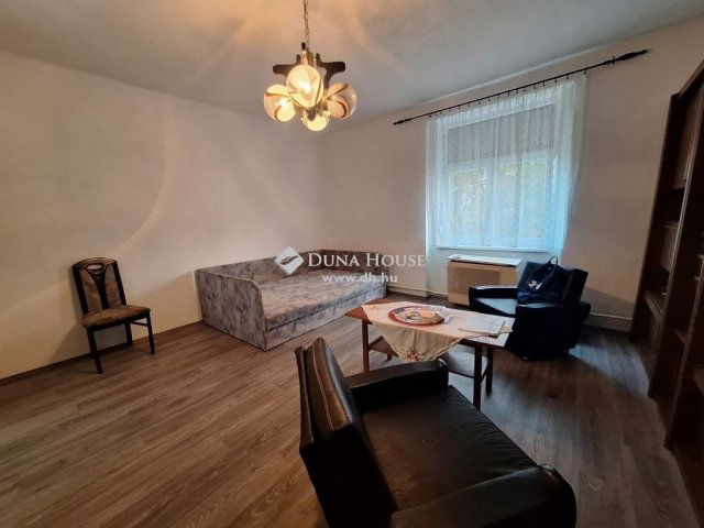 Eladó családi ház, Pápocon 19.5 M Ft, 3 szobás