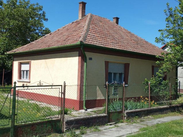 Eladó családi ház, Füzesabonyban 25 M Ft, 3 szobás