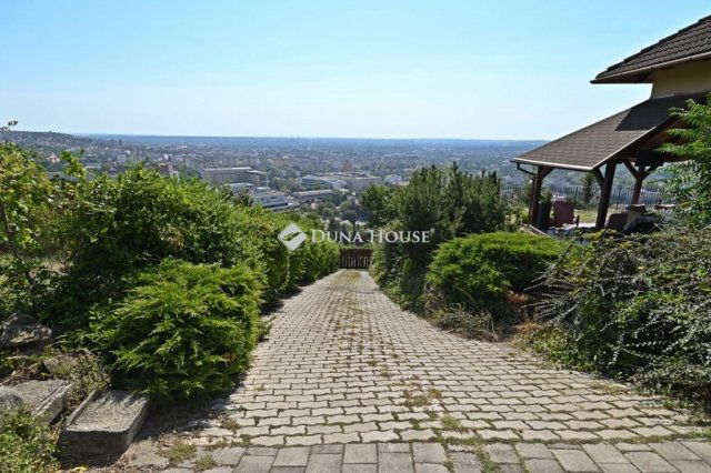Eladó ikerház, Pécsett 179 M Ft, 4 szobás / költözzbe.hu