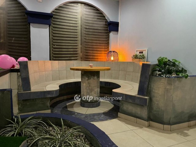 Eladó ikerház, Fertőszentmiklóson 350 M Ft, 9+3 szobás