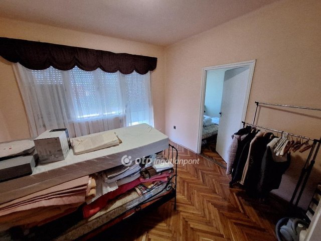 Eladó téglalakás, Abádszalókban 42 M Ft, 2+2 szobás