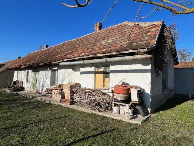 Eladó családi ház, Gyúrón 32 M Ft, 2 szobás