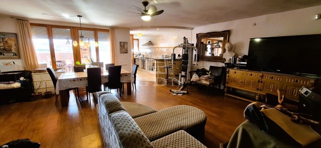 Eladó családi ház, Taksonyon 290.666 M Ft, 9 szobás