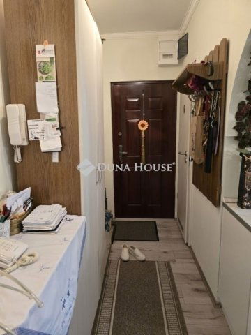 Eladó panellakás, Pécsett 61.9 M Ft, 4 szobás