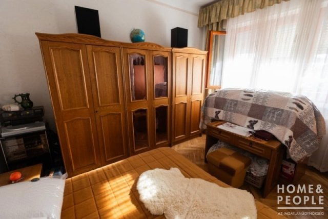 Eladó családi ház, Szegeden 108.999 M Ft, 4 szobás