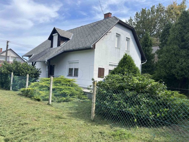 Eladó nyaraló, Balatonfenyvesen 59.99 M Ft, 2 szobás