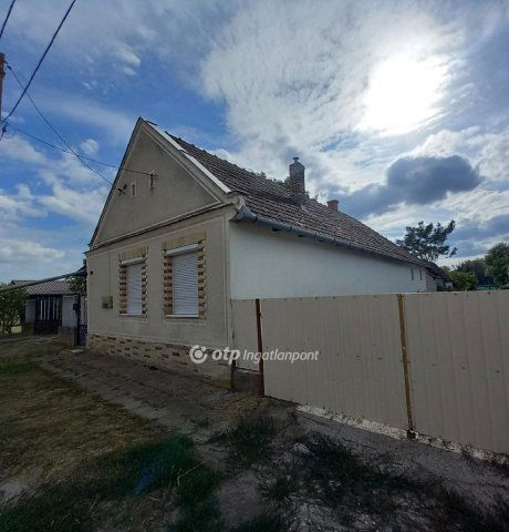 Eladó családi ház, Homokmégyen 15.9 M Ft, 2+1 szobás
