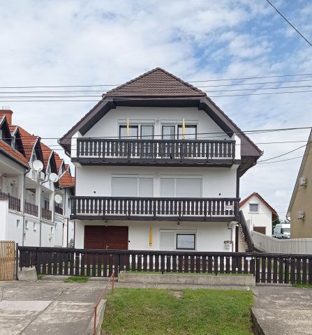 Eladó családi ház, Balatonlelleén 149.9 M Ft, 10 szobás