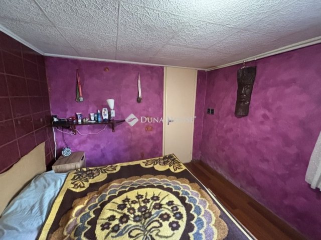 Eladó családi ház, Budapesten, III. kerületben 59.9 M Ft