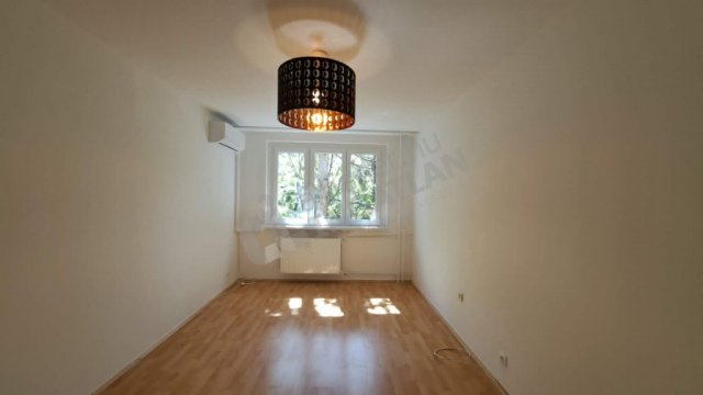 Kiadó panellakás, albérlet, III. kerületben, Váradi utcában