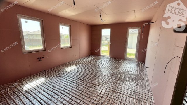 Eladó családi ház, Kecskeméten 90 M Ft, 5 szobás