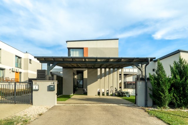 Eladó ikerház, Biatorbágyon 159.9 M Ft, 5 szobás