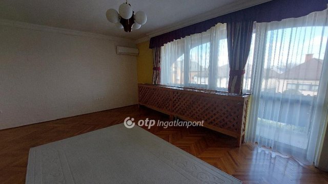 Eladó családi ház, Csornán 85 M Ft, 5 szobás