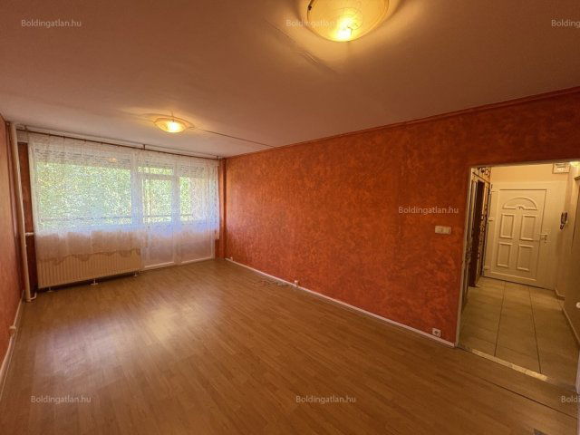 Eladó panellakás, Kaposváron, Honvéd utcában 31.5 M Ft