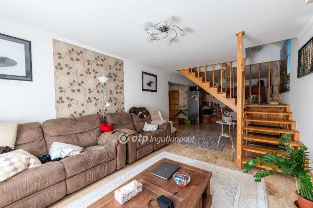 Eladó családi ház, Velencén 179.9 M Ft, 4 szobás