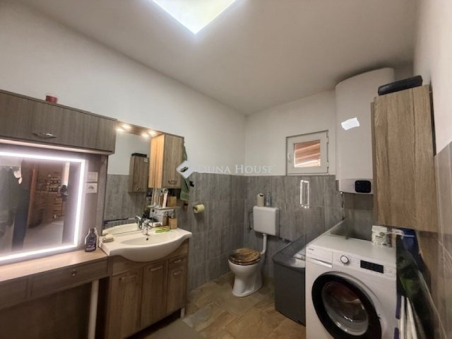 Eladó családi ház, Vecsésen 88 M Ft, 5 szobás