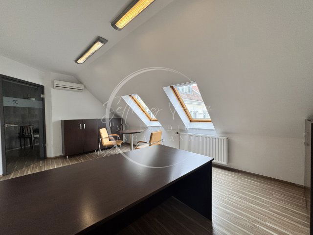 Eladó téglalakás, Pécsett, Ferencesek utcájában 99 M Ft