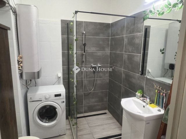 Eladó téglalakás, Székesfehérvárott 71.9 M Ft, 3 szobás