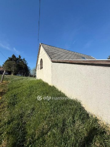 Eladó nyaraló, Lesenceistvándon 34.99 M Ft, 1 szobás