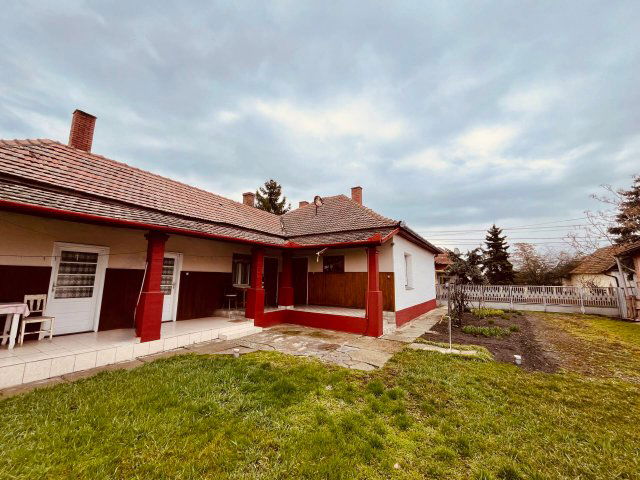 Eladó családi ház, Jászladányon 12.9 M Ft, 3 szobás