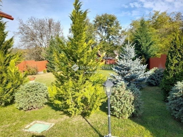 Eladó családi ház, Mogyoródon 220 M Ft, 6 szobás