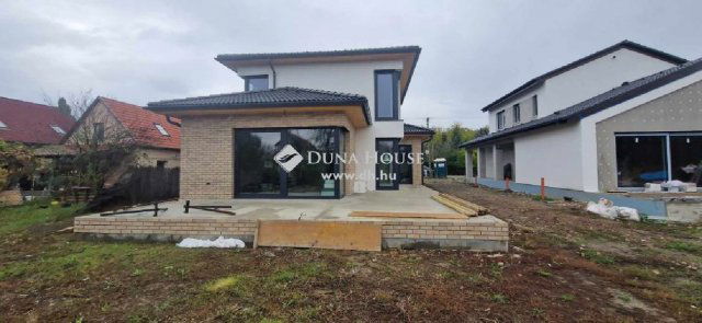 Eladó családi ház, Szegeden 231.874 M Ft, 5 szobás