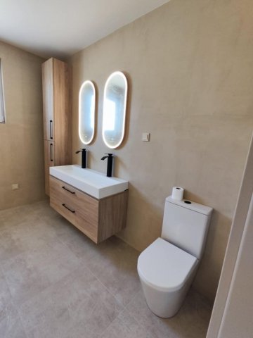Eladó családi ház, Pécsett 139 M Ft, 3+1 szobás