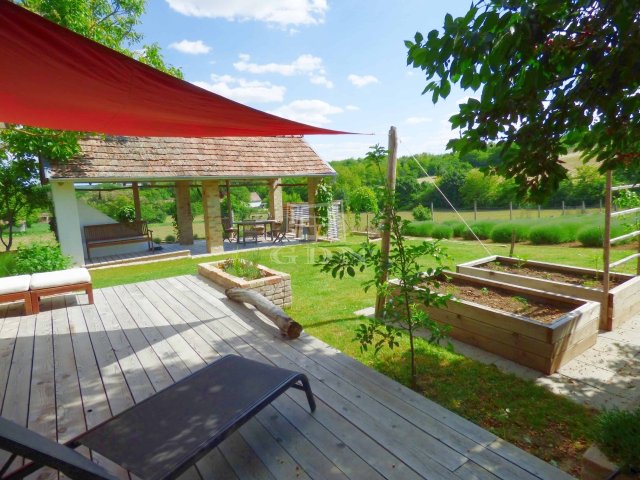 Eladó családi ház, Karádon 134.662 M Ft, 5 szobás