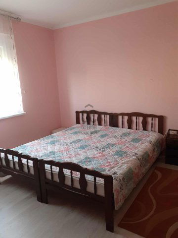 Kiadó panellakás, albérlet, Pakson 180 E Ft / hó, 2 szobás