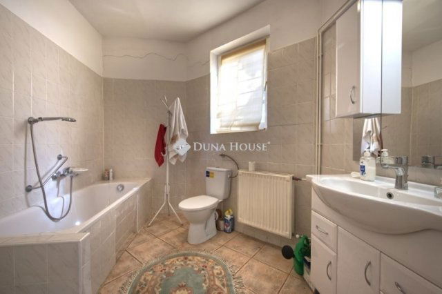 Eladó téglalakás, Budapesten, II. kerületben 162.2 M Ft